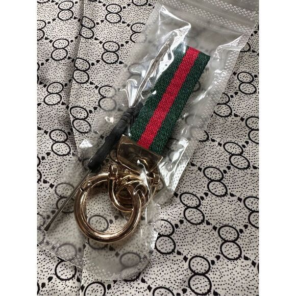 Bundle of 5 beautiful items,a scarf, necklace and earring set keychain, and w - Picture 9 of 16